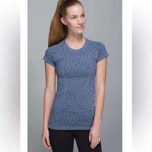 111 - Lululemon Swiftly Tech Short Sleeve Crew blue/ grey size 4